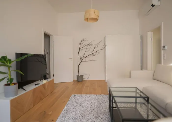Apartman Small Penthouse With Terrace By Schonbrunn Bécs